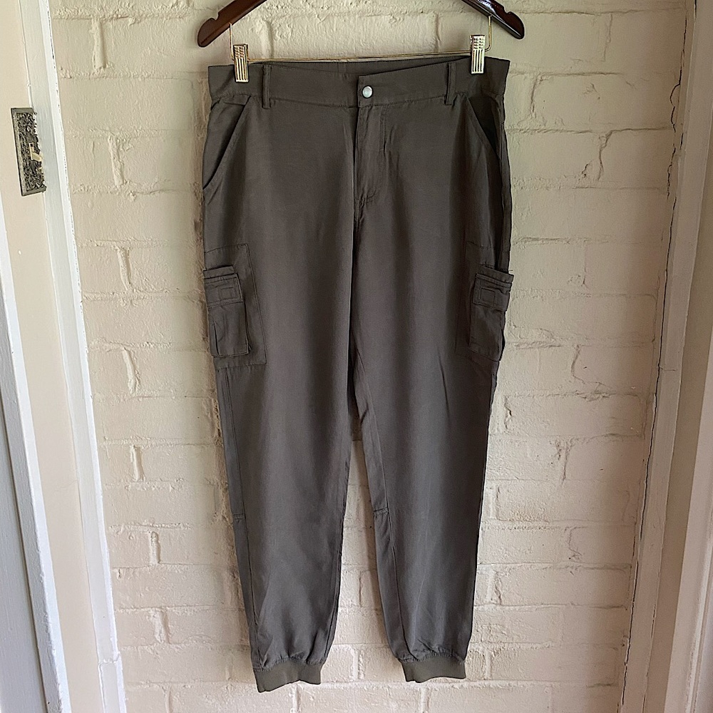 Joe & Elle size 6 army green cargo casual light weight boho pants